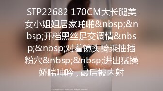 短发少妇露脸发骚，身材不错有点小才艺，揉奶玩逼道具抽插，跪在地上给狼友叫爸爸，学狗叫还给狼友磕头呢